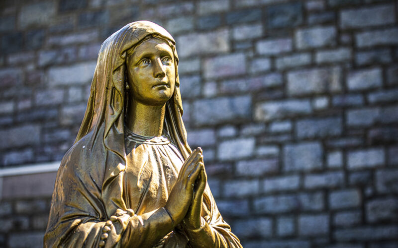 STATUE OF MARY PRAYING