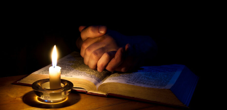 pray Bible