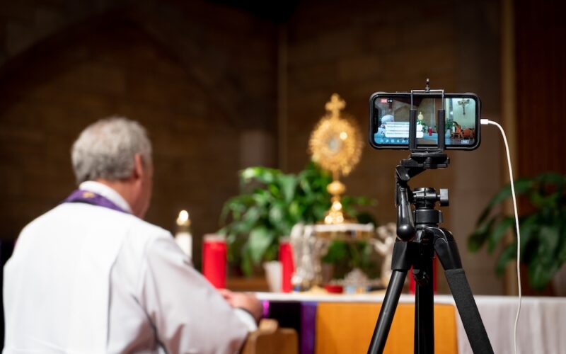 LIVESTREAM ADORATION