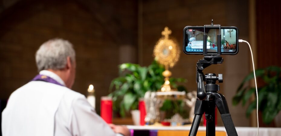 LIVESTREAM ADORATION